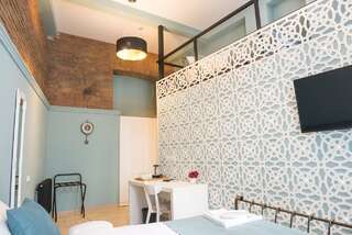 Отель History of Tbilisi Тбилиси Трехместный номер с балконом-2