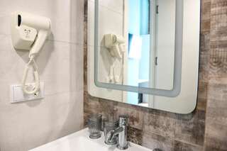 Отель History of Tbilisi Тбилиси Стандартный семейный номер-23