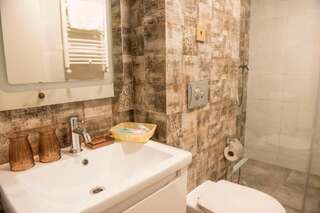 Отель History of Tbilisi Тбилиси Стандартный семейный номер-24